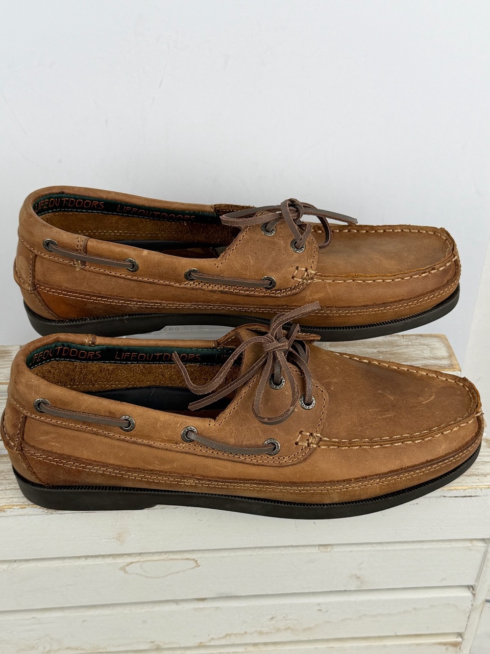 Life Outdoors two-eyelet boat shoe with tan leather laces metal eyelets Sz 10D